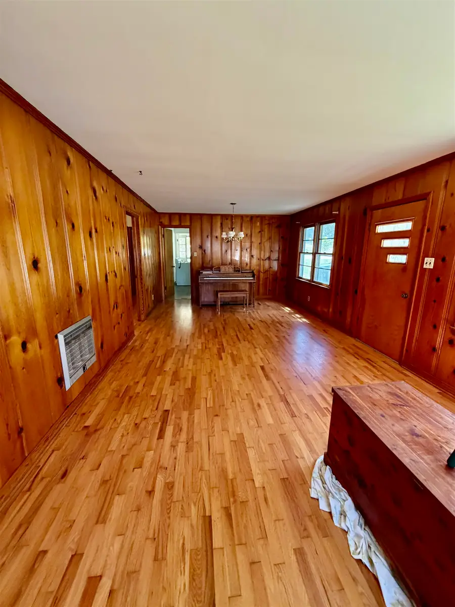 147 Rasch Rd, Florence, AL 35633 - #3