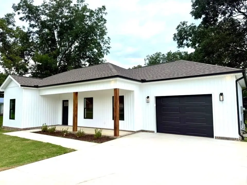 3408 Brush St, Muscle Shoals, AL 35661 - #1