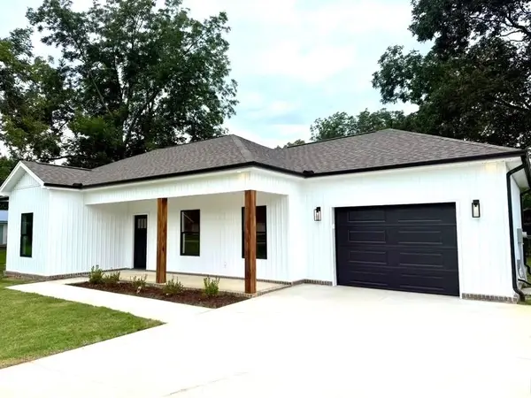 3408 Brush St, Muscle Shoals, AL 35661