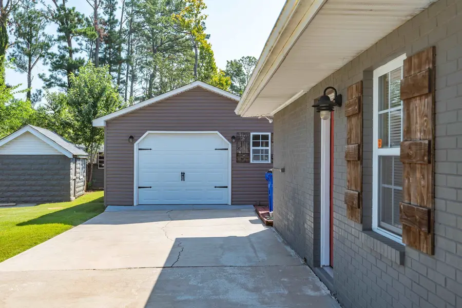104 Mary Lee Dr, Florence, AL 35634 - #2