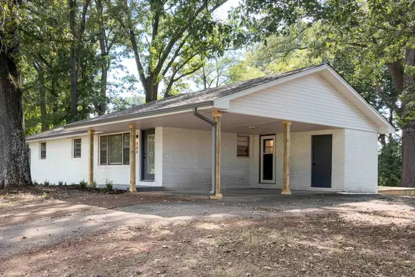 806 Harding Ave, Muscle Shoals, AL 35661