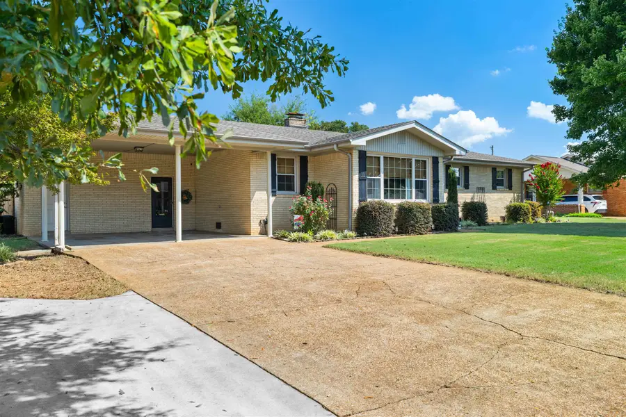 705 Tuxedo Ave, Muscle Shoals, AL 35661 - #2