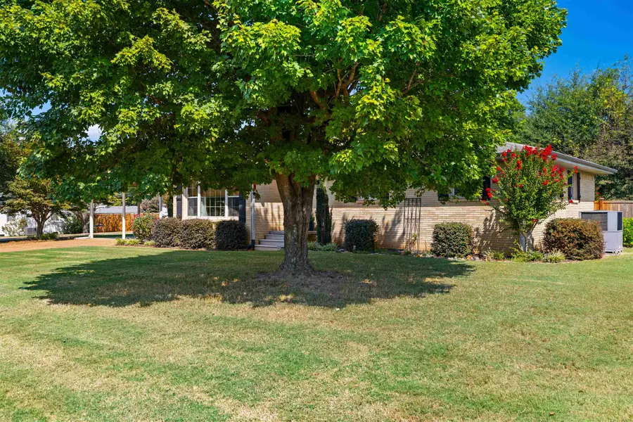 705 Tuxedo Ave, Muscle Shoals, AL 35661 - #3