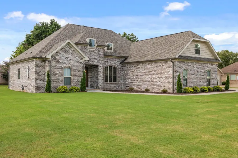 609 S Commons St, Tuscumbia, AL 35674 - #2