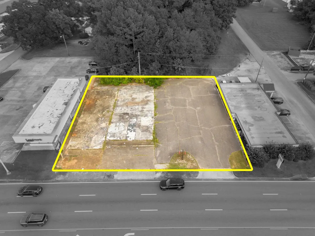 1905 Woodward Ave, Muscle Shoals, AL 35661 - #1