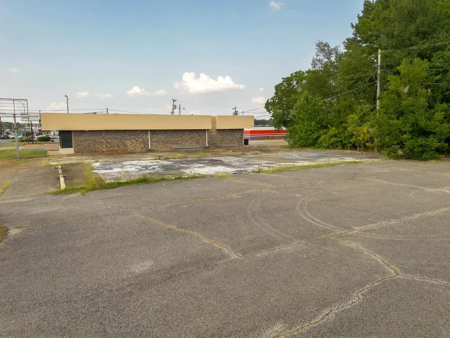 1905 Woodward Ave, Muscle Shoals, AL 35661 - #2