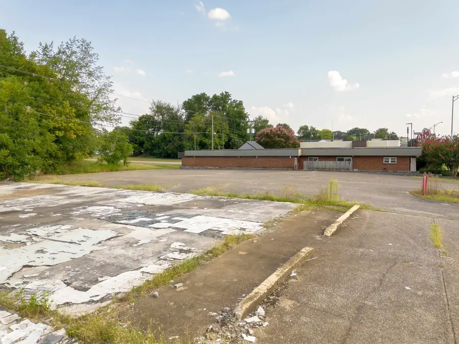 1905 Woodward Ave, Muscle Shoals, AL 35661 - #3