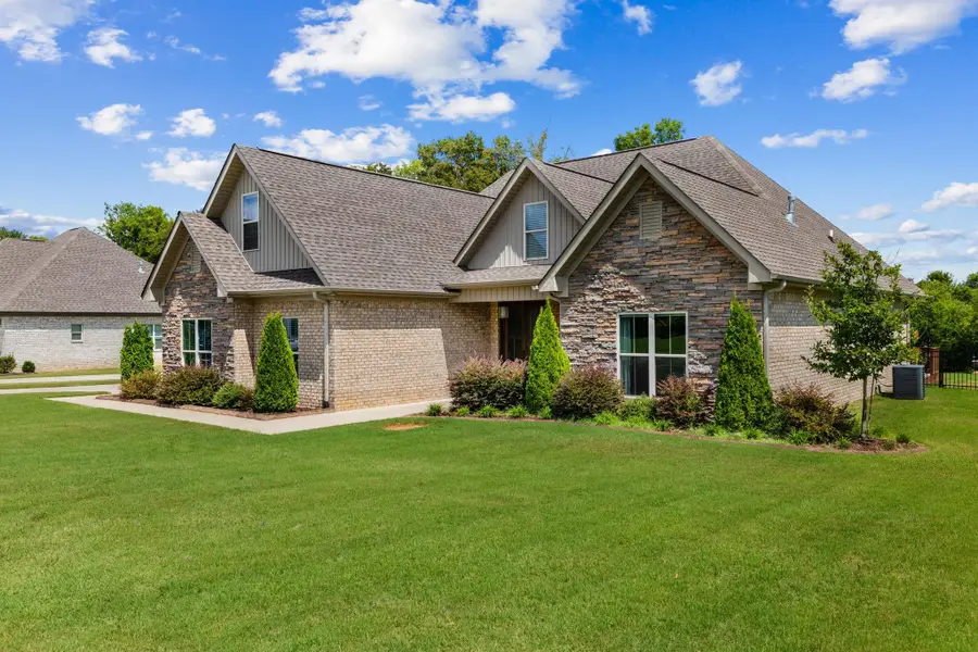 718 Saddleridge Way, Florence, AL 35630 - #2