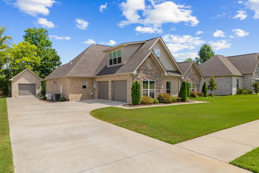 718 Saddleridge Way, Florence, AL 35630 - #3