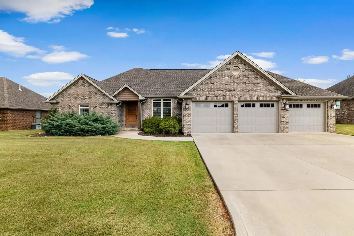 117 Sullivan Rd, Muscle Shoals, AL 35661 - #1