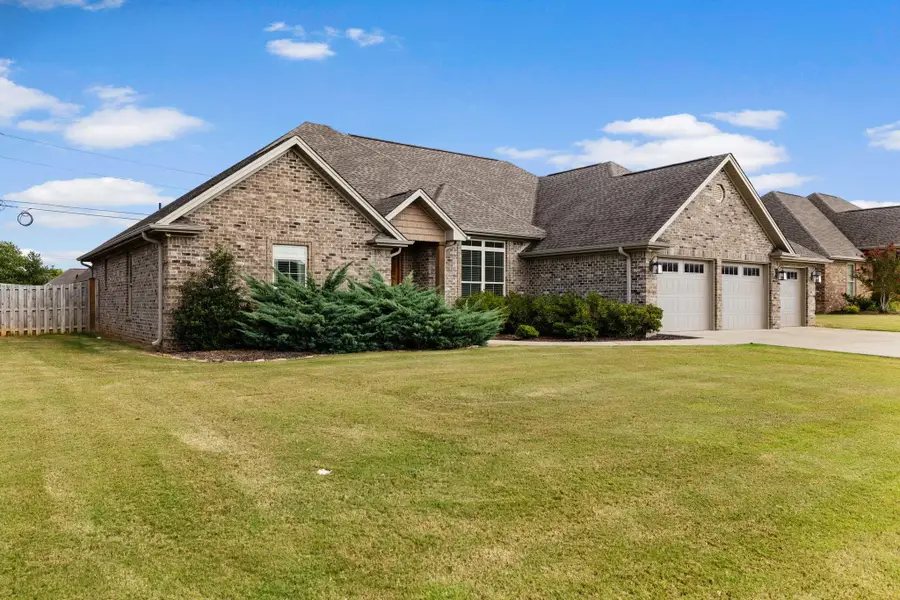 117 Sullivan Rd, Muscle Shoals, AL 35661 - #2