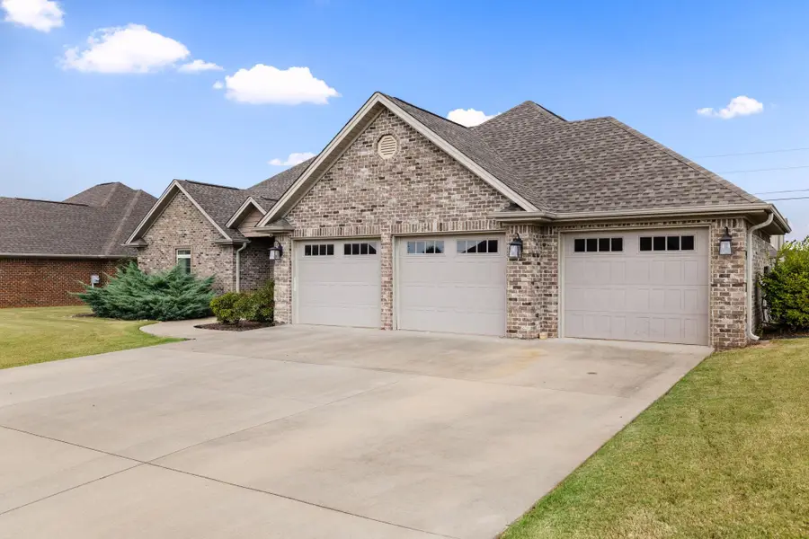 117 Sullivan Rd, Muscle Shoals, AL 35661 - #3