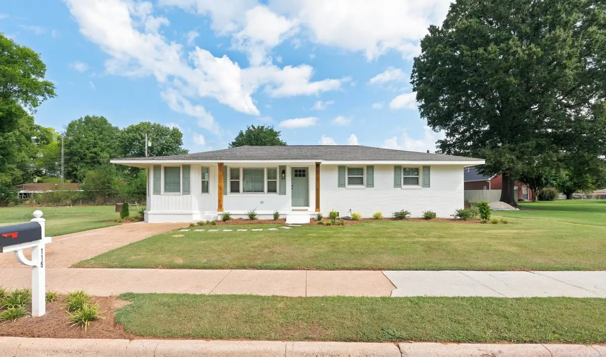 115 Congress Ave, Muscle Shoals, AL 35661 - #1