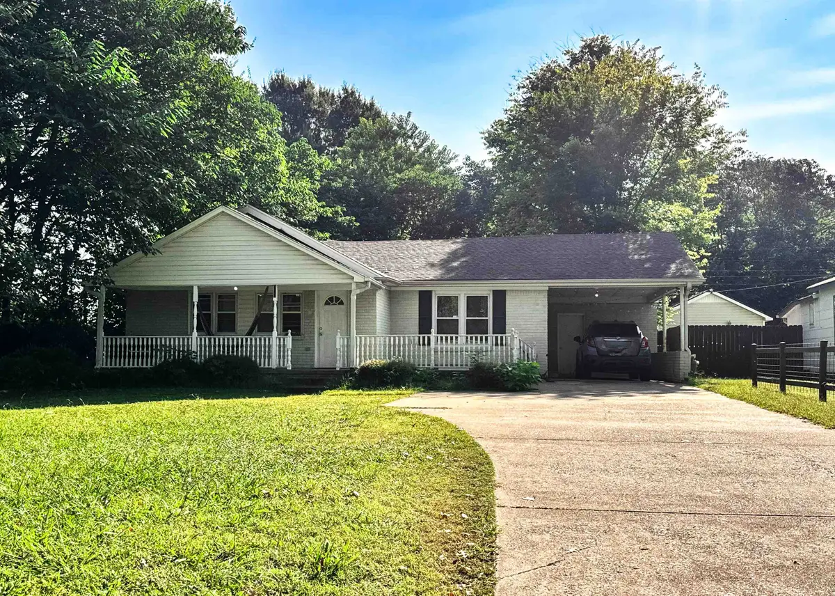 316 Crown St, Florence, AL 35630 - #1