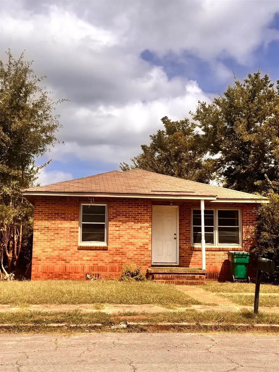 316 Crown St, Florence, AL 35630 - #3