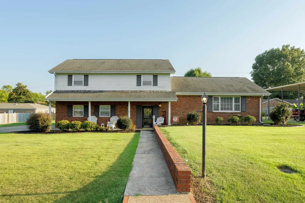 303 Laurel St, Tuscumbia, AL 35674 - #1