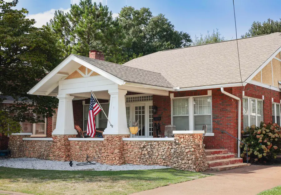 707 6th St, Tuscumbia, AL 35674 - #2