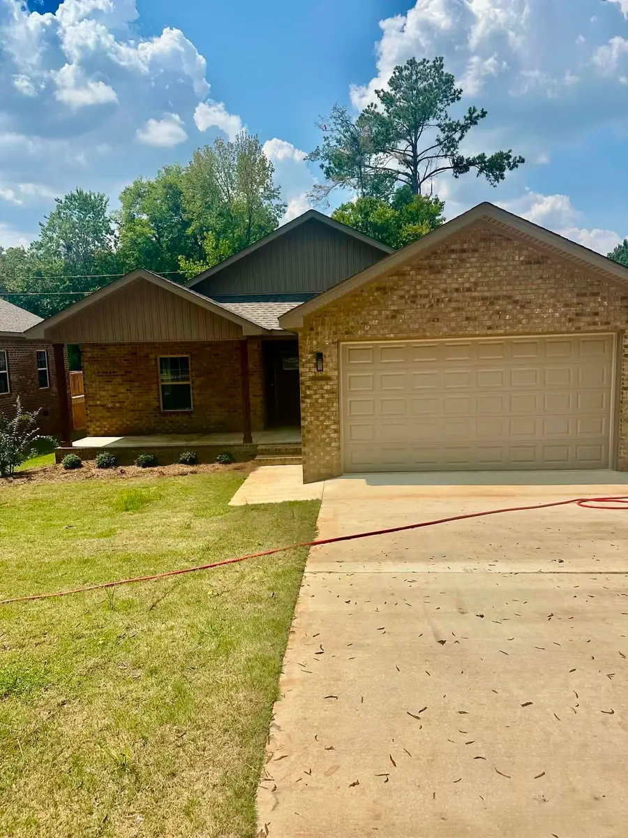 519 Fulton St, Florence, AL 35630 - #2