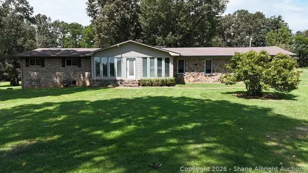 175 Lakewood View Dr, Muscle Shoals, AL 35661