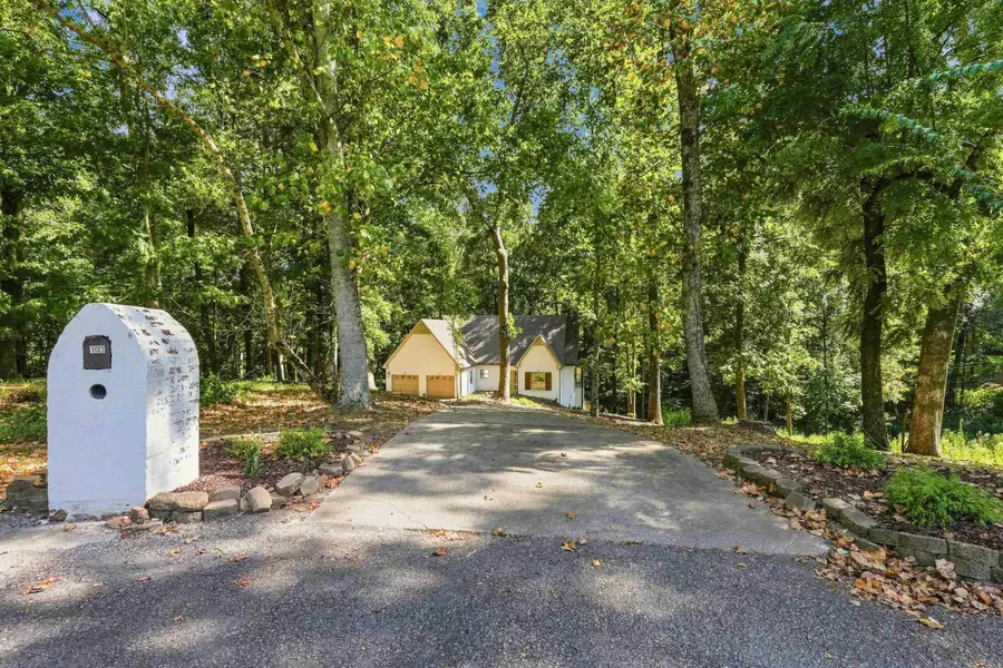 103 East Cv, Florence, AL 35634 - #2