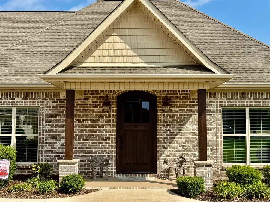 1209 Woodridge Ct, Florence, AL 35630 - #3