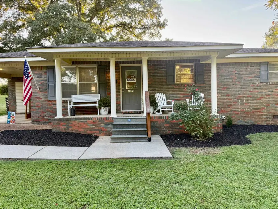 1206 Cossey Dr, Tuscumbia, AL 35674 - #2