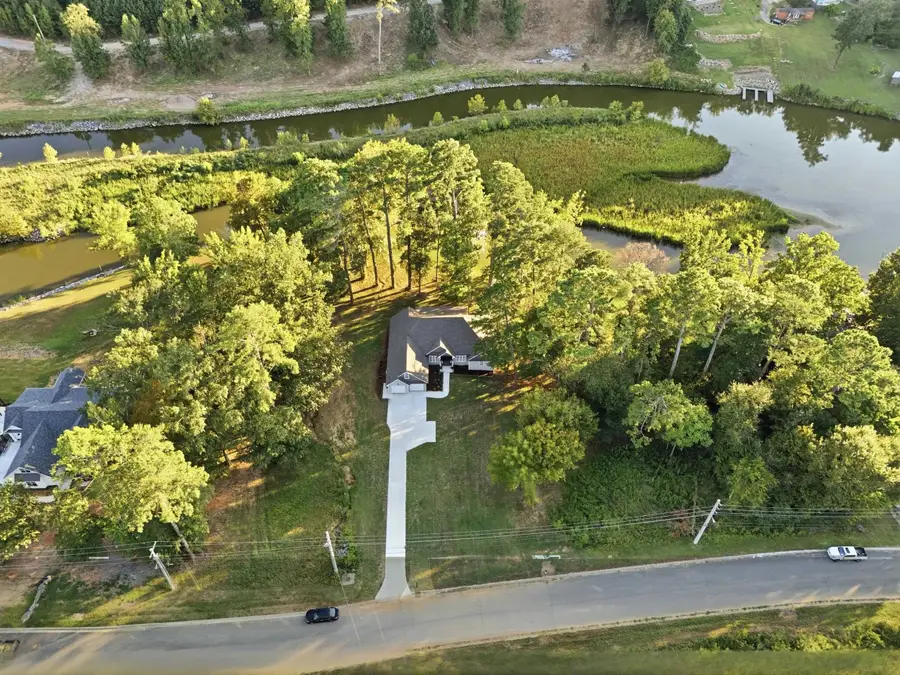 3733 Colonial Dr, Guntersville, AL 35976 - #3