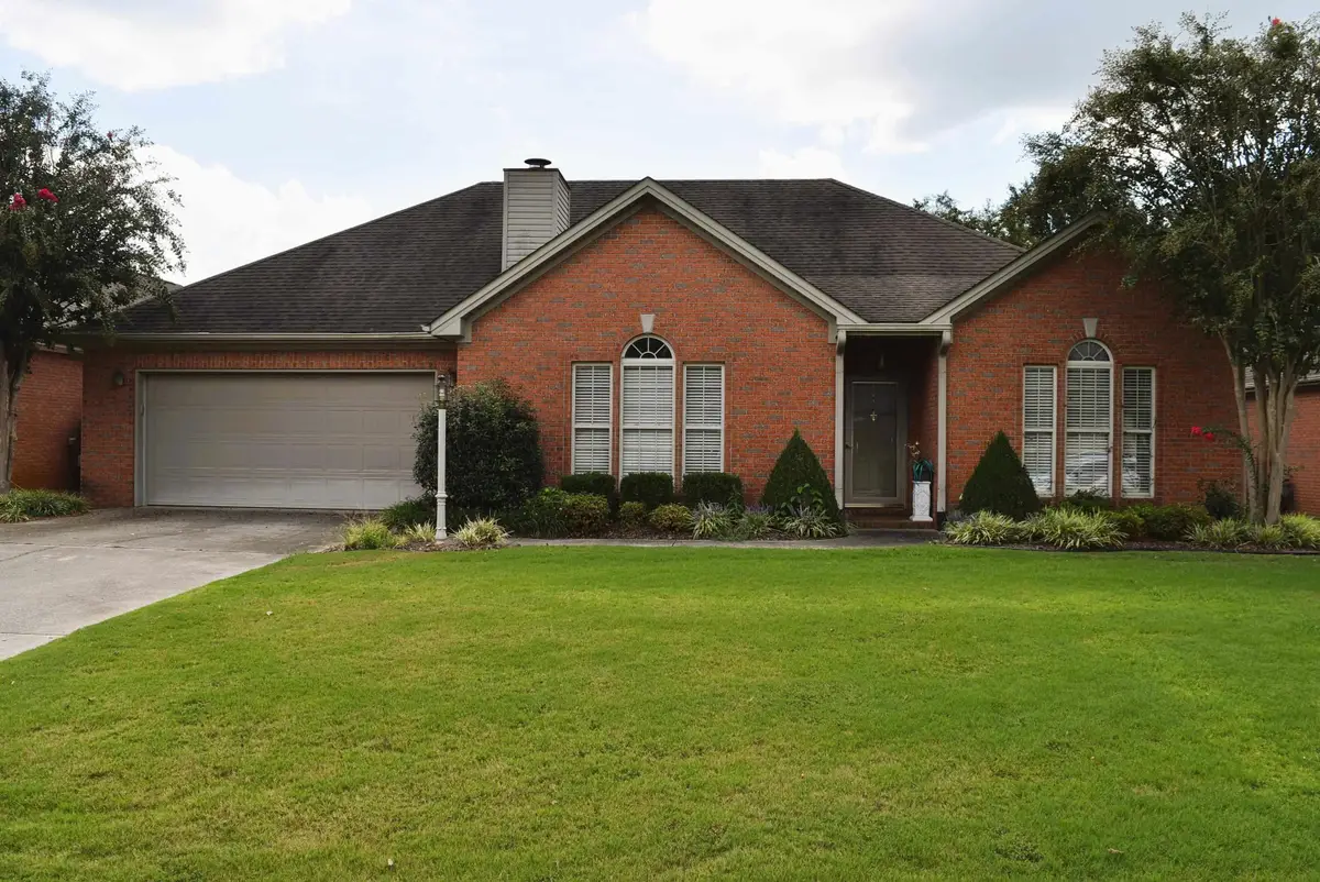 207 Woodfield Ct, Florence, AL 35630 - #1