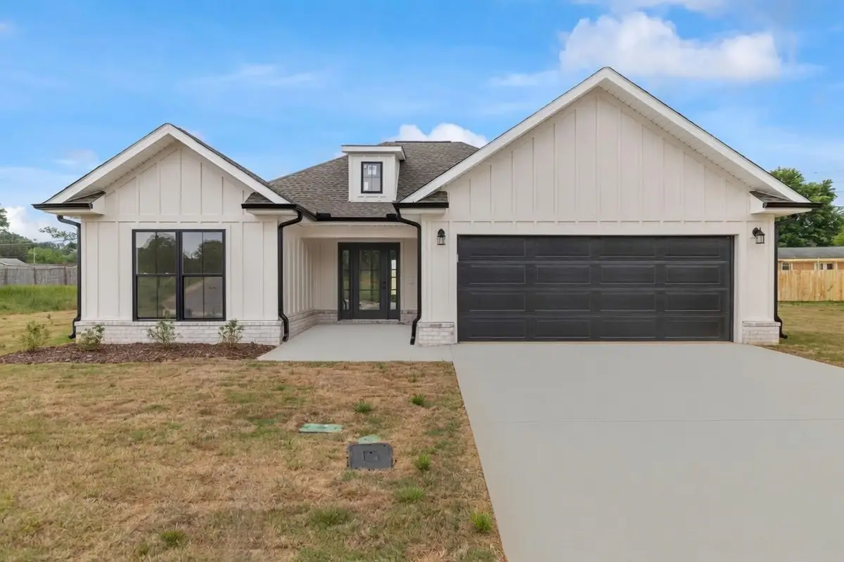 275 Knight Dr, Tuscumbia, AL 35674 - #1