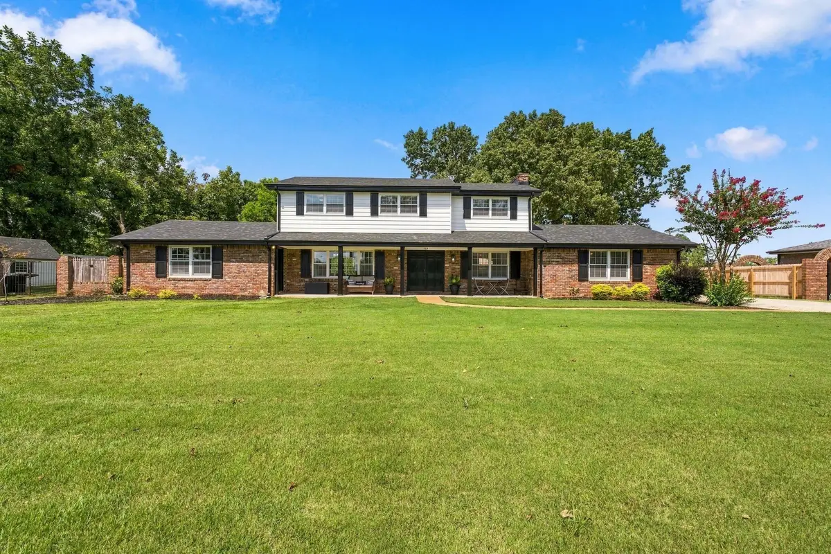 903 Dearborn St, Muscle Shoals, AL 35661 - #1