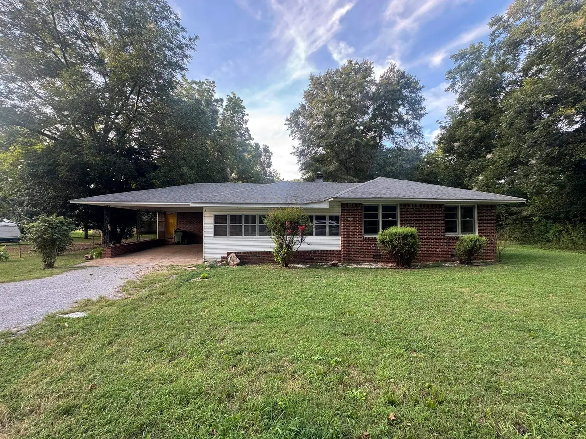 1217 Gayle St, Tuscumbia, AL 35674 - #1