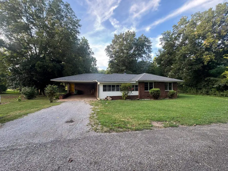 1217 Gayle St, Tuscumbia, AL 35674 - #2