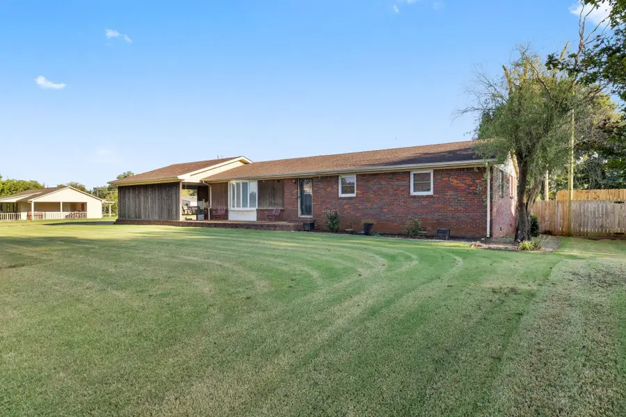 1010 Grand Ave, Muscle Shoals, AL 35661 - #2