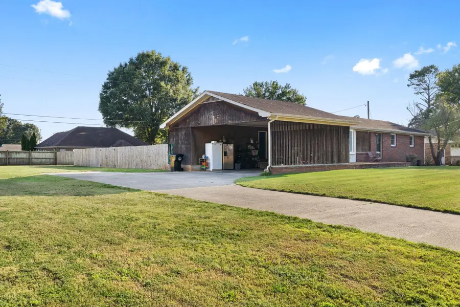 1010 Grand Ave, Muscle Shoals, AL 35661 - #3