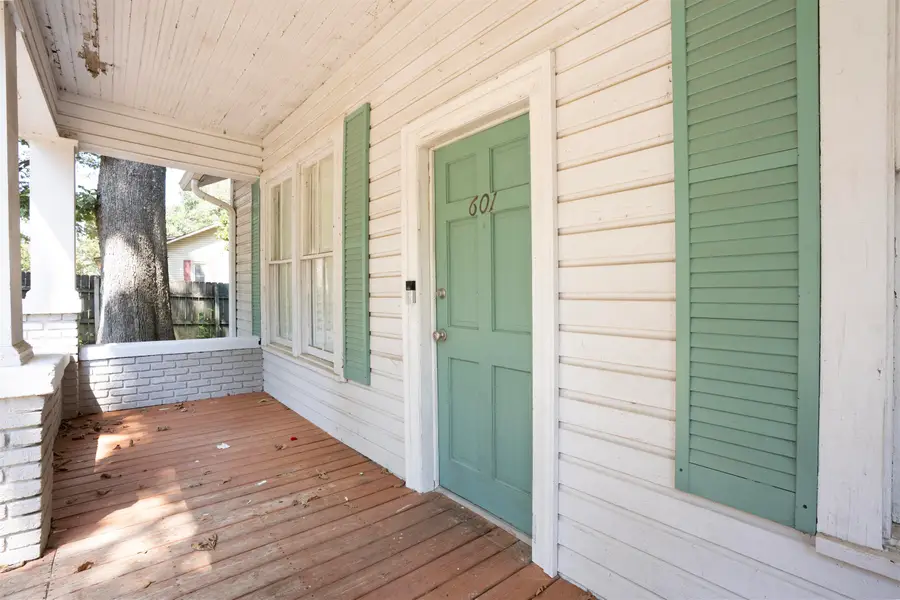 601 Howell St, Florence, AL 35630 - #2