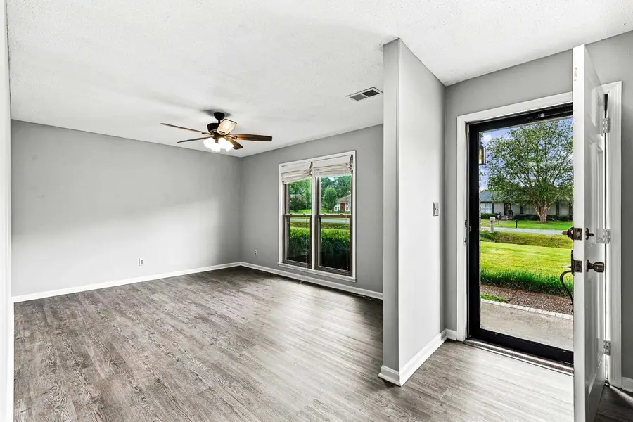 206 Mary Lee Dr, Florence, AL 35634 - #2