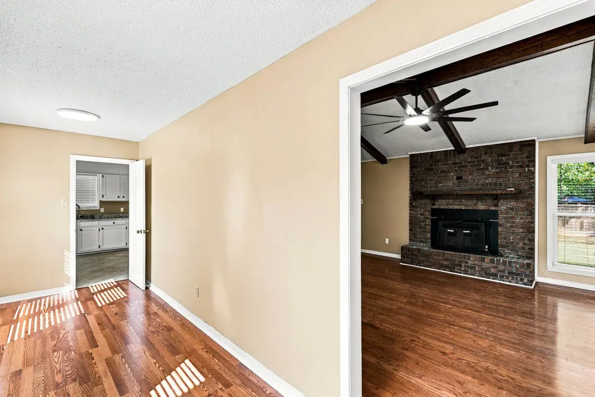 118 W Oak Hill Dr, Florence, AL 35633 - #1