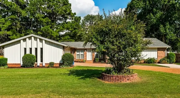 118 W Oak Hill Dr, Florence, AL 35633