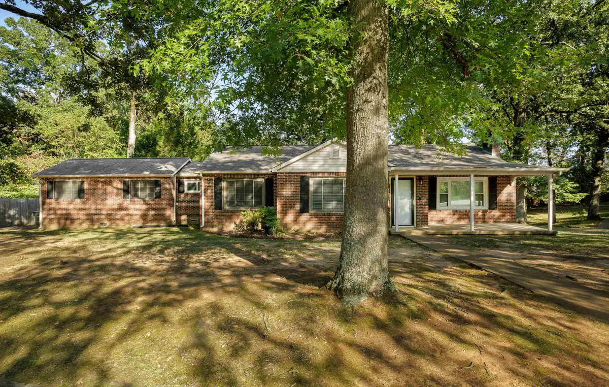 1002 Dixie Ave, Florence, AL 35630 - #1
