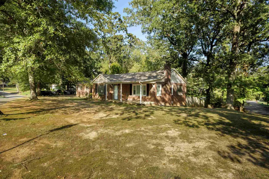 1002 Dixie Ave, Florence, AL 35630 - #2