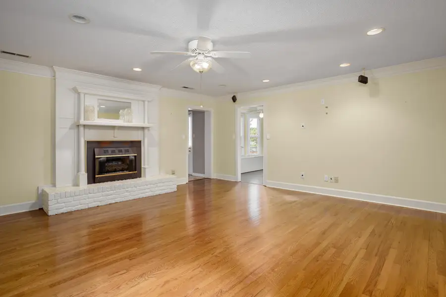 2213 Finley Dr, Florence, AL 35630 - #3