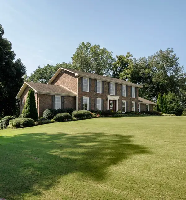 1806 Maclin Dr, Tuscumbia, AL 35674