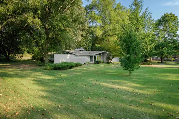 1884 Courtney Ave, Florence, AL 35630