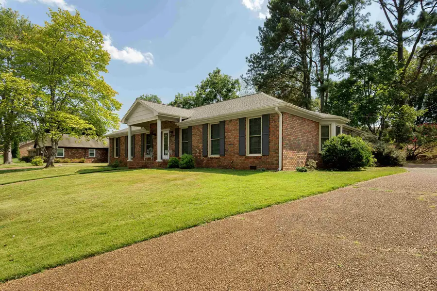129 Regent Ln, Florence, AL 35630 - #2
