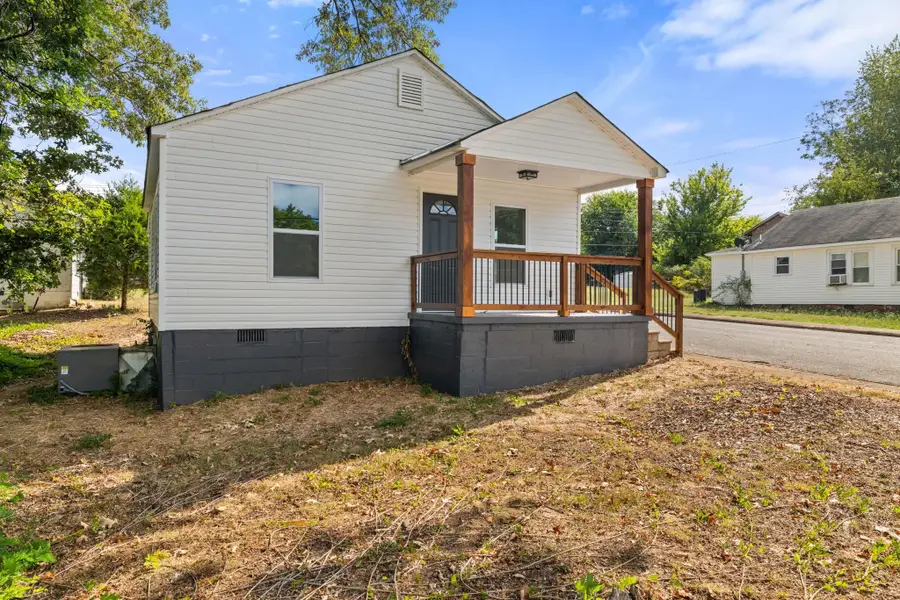 235 S Main St, Florence, AL 35630 - #2