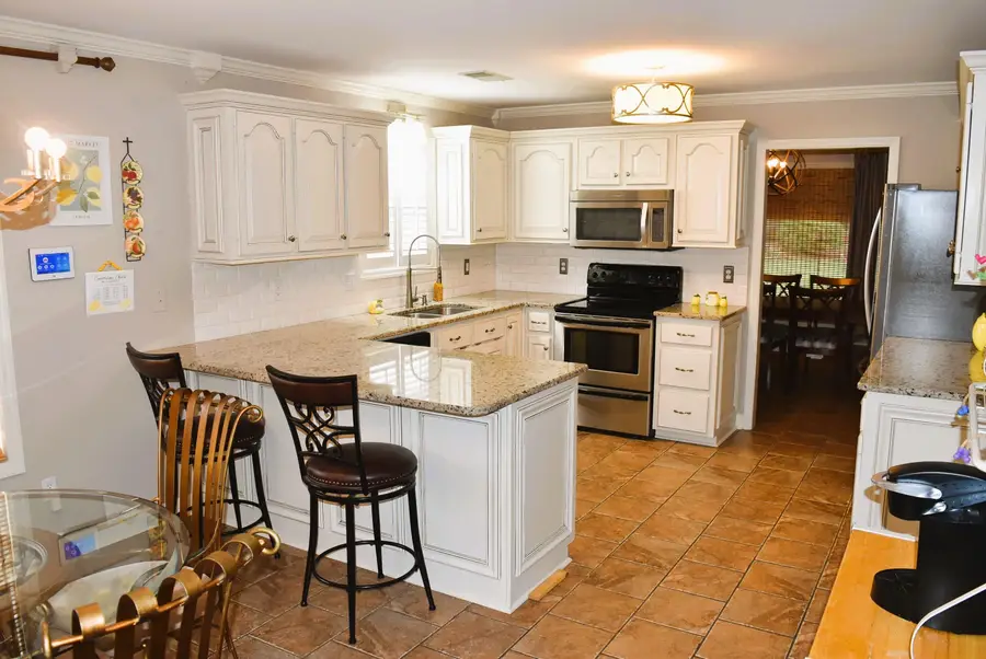 309 Kingston Dr, Florence, AL 35633 - #2