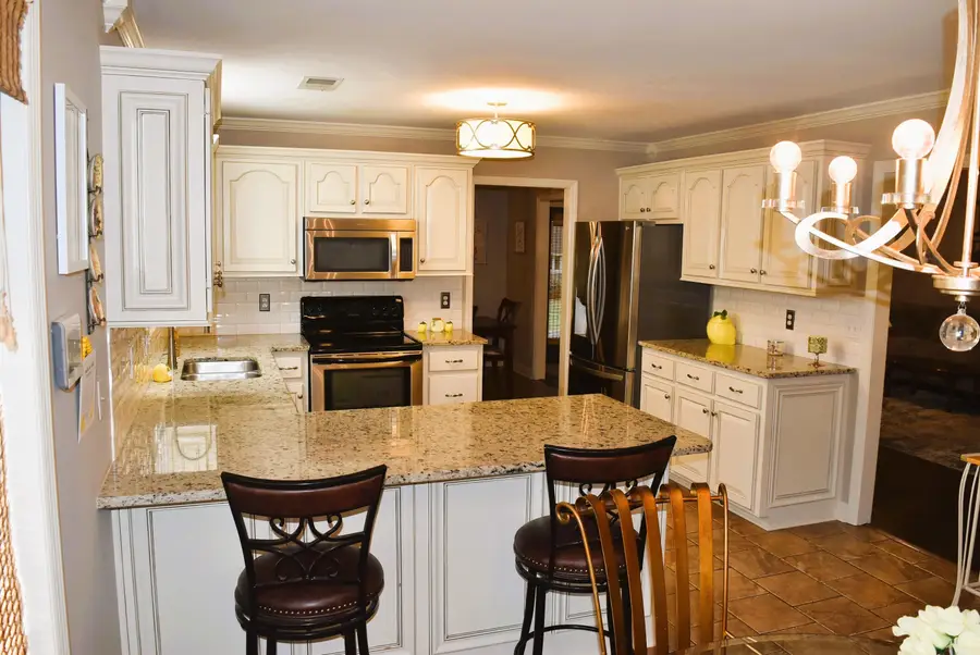 309 Kingston Dr, Florence, AL 35633 - #3