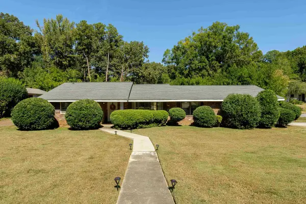 1733 Ingleside Ave, Florence, AL 35630