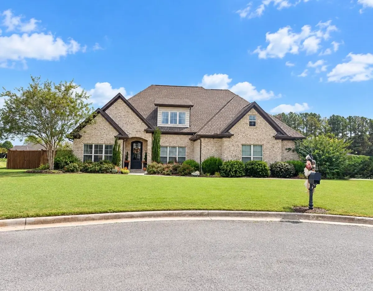 1123 Lake Spencer Dr, Tuscumbia, AL 35674 - #1