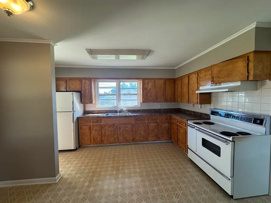 902 Tyler Ave, Muscle Shoals, AL 35661 - #2